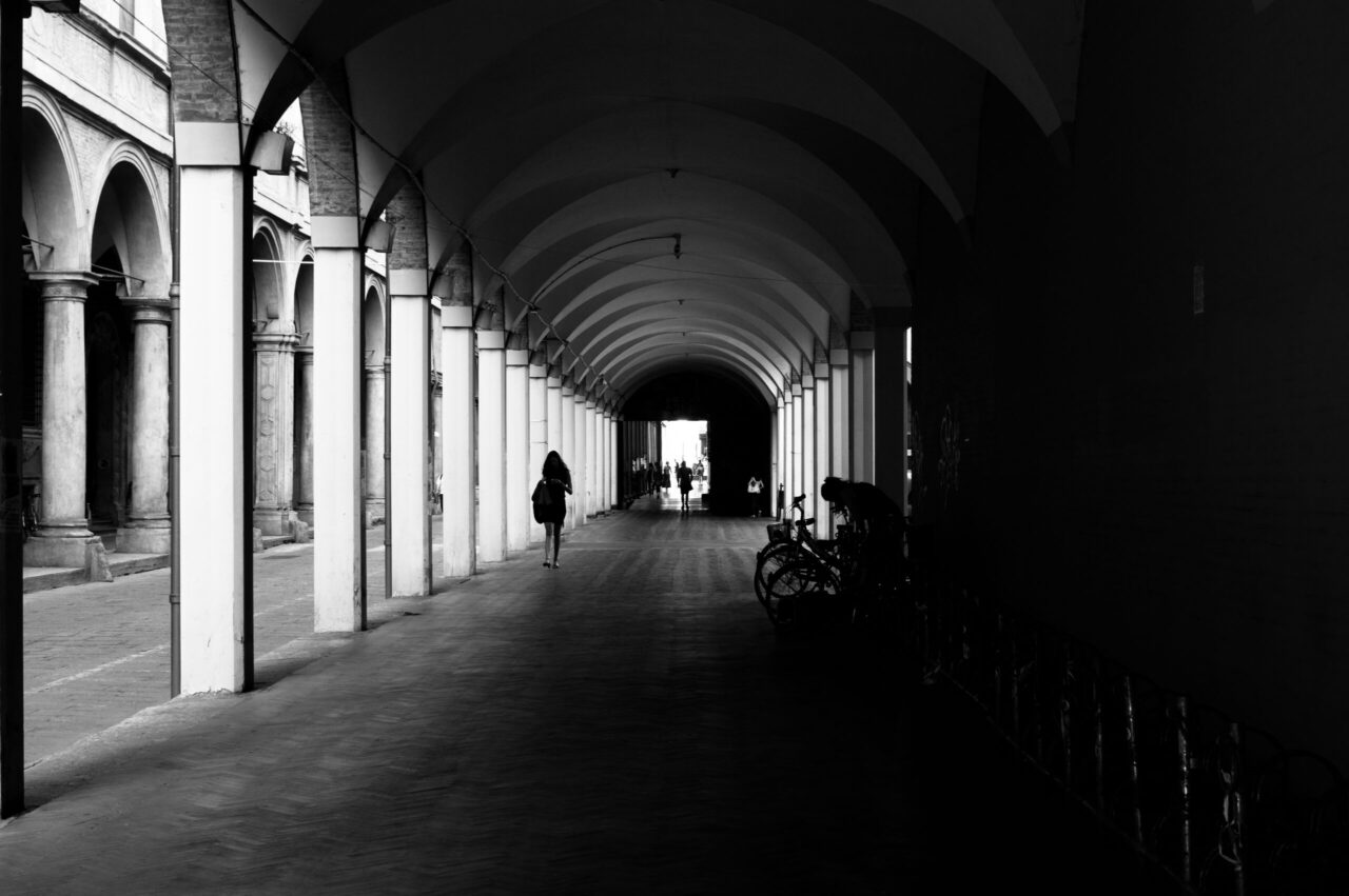 Portici di Piazza Scaravilli Bologna 1 scaled 2